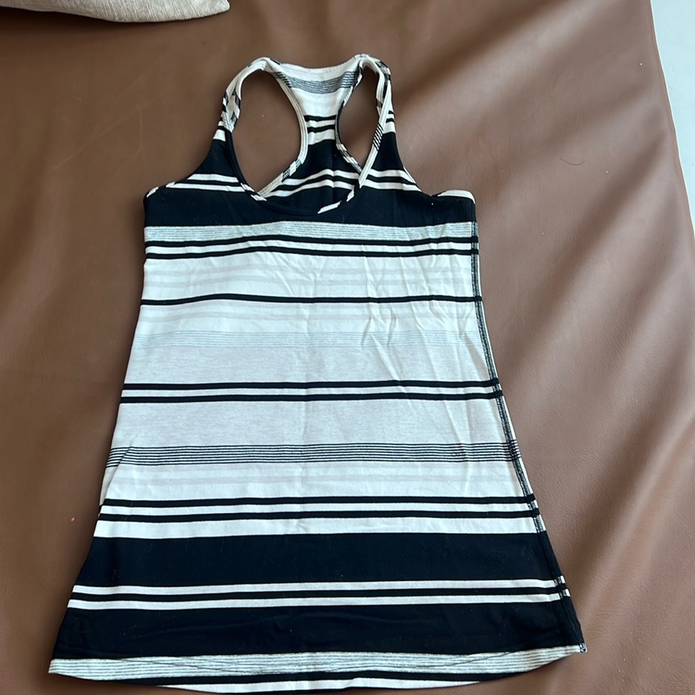 Size 6 lululemon top